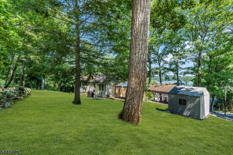 16 Lakeview Road Hopatcong NJ 07843