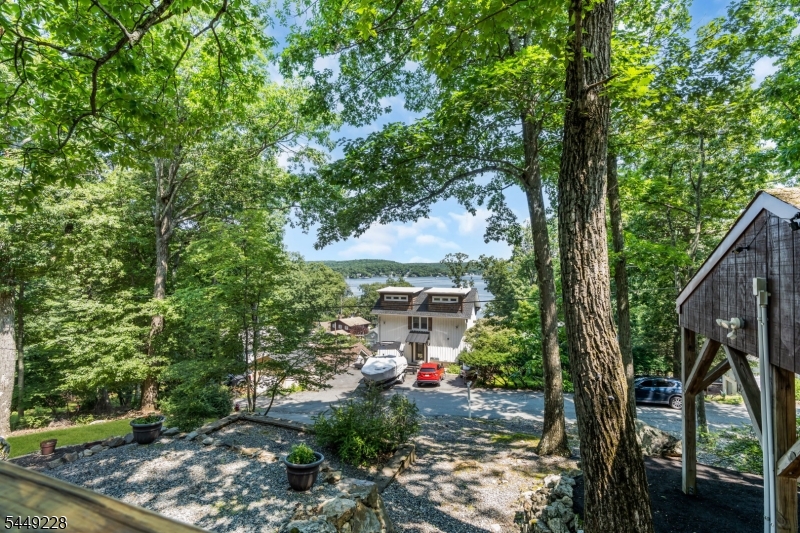 16 Lakeview Road Hopatcong NJ 07843