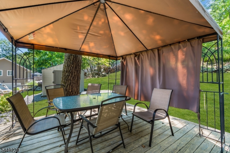 16 Lakeview Road Hopatcong NJ 07843