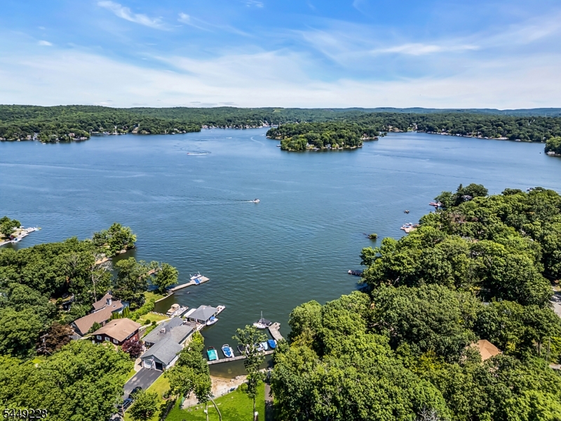 16 Lakeview Road Hopatcong NJ 07843