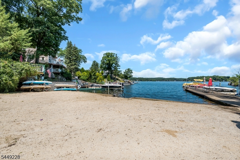 16 Lakeview Road Hopatcong NJ 07843