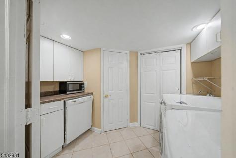 10 S Parkway Jefferson NJ 07885