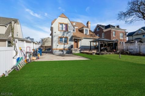 297 Hamilton Place Hackensack NJ 07601