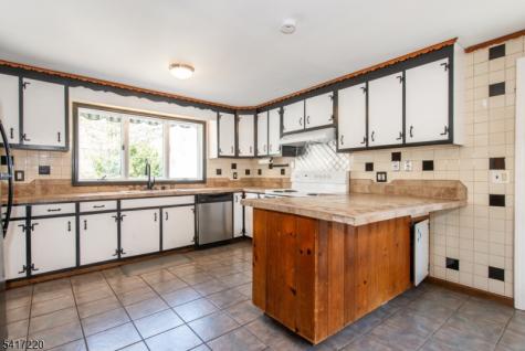8 Stonehedge Lane Byram NJ 07821