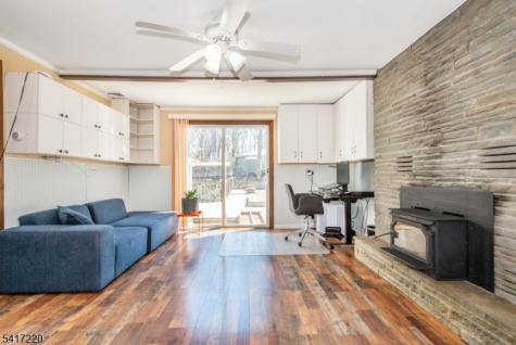 8 Stonehedge Lane Byram NJ 07821
