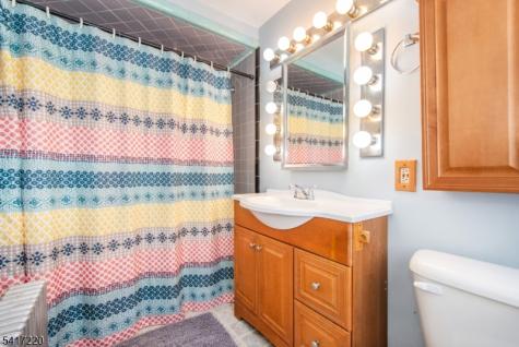 8 Stonehedge Lane Byram NJ 07821