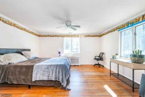 8 Stonehedge Lane Byram NJ 07821