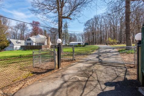 8 Stonehedge Lane Byram NJ 07821