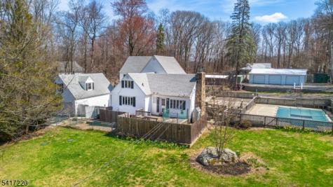 8 Stonehedge Lane Byram NJ 07821
