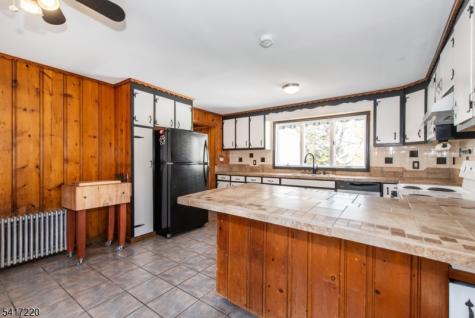 8 Stonehedge Lane Byram NJ 07821
