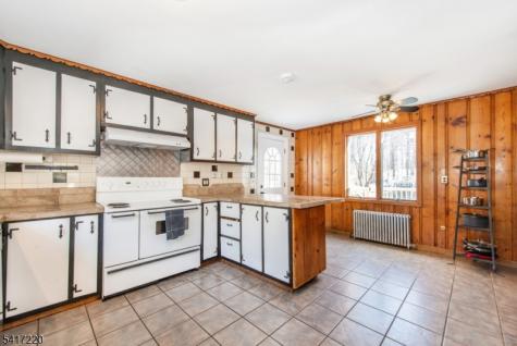 8 Stonehedge Lane Byram NJ 07821