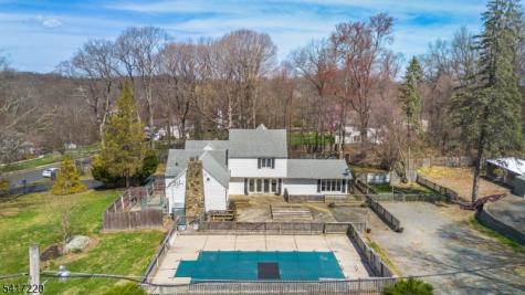 8 Stonehedge Lane Byram NJ 07821