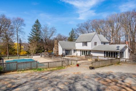 8 Stonehedge Lane Byram NJ 07821