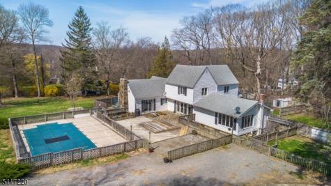8 Stonehedge Lane Byram NJ 07821
