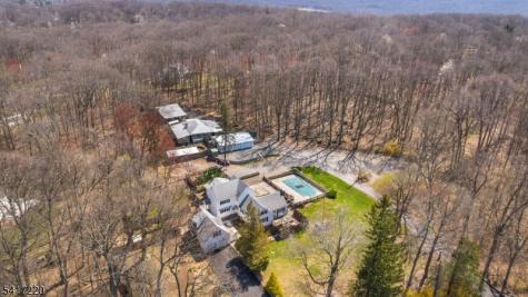 8 Stonehedge Lane Byram NJ 07821