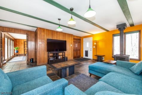 8 Stonehedge Lane Byram NJ 07821