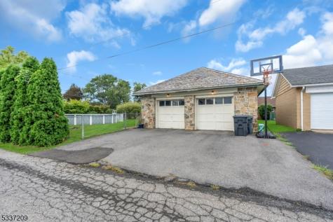 122 Aurora Street Lopatcong NJ 08865