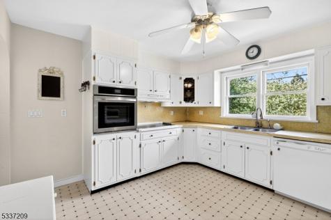 122 Aurora Street Lopatcong NJ 08865