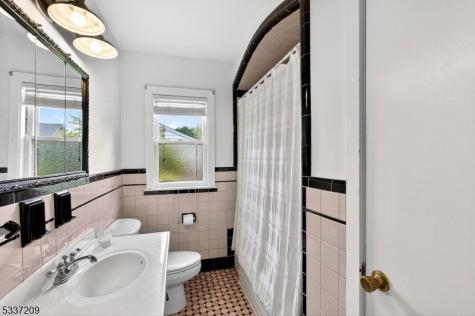 122 Aurora Street Lopatcong NJ 08865