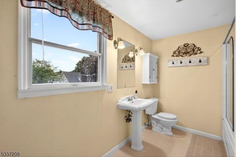 122 Aurora Street Lopatcong NJ 08865