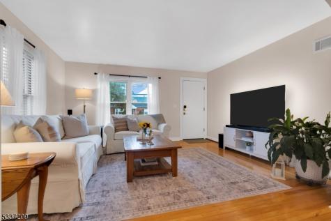 122 Aurora Street Lopatcong NJ 08865