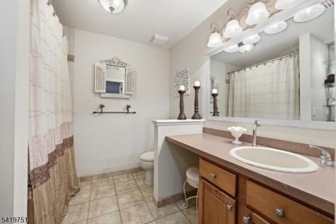 28 Woodshire Terrace Montville NJ 07082