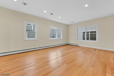 182 East 25th Street Paterson NJ 07514
