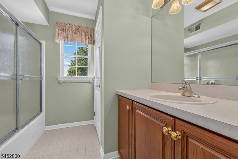 22 Mott Way Raritan NJ 08822