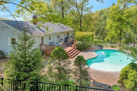 9 Ryerson Avenue Oakland NJ 07436