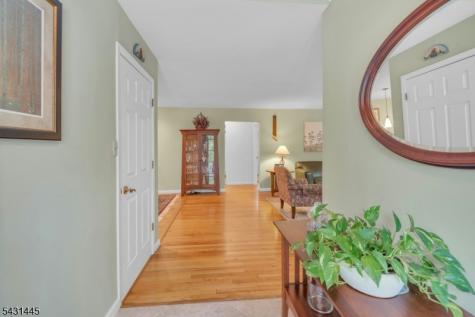 9 Ryerson Avenue Oakland NJ 07436