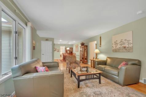 9 Ryerson Avenue Oakland NJ 07436
