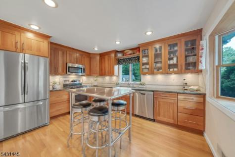 9 Ryerson Avenue Oakland NJ 07436