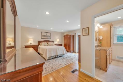 9 Ryerson Avenue Oakland NJ 07436