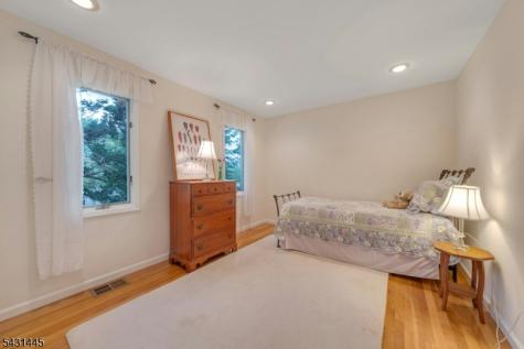 9 Ryerson Avenue Oakland NJ 07436