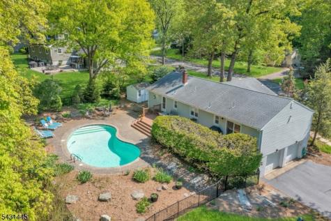 9 Ryerson Avenue Oakland NJ 07436