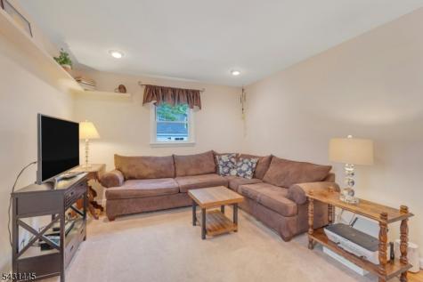 9 Ryerson Avenue Oakland NJ 07436