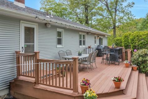 9 Ryerson Avenue Oakland NJ 07436