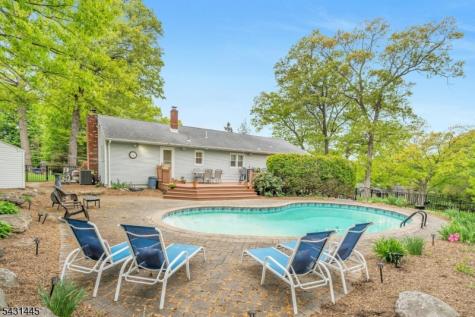 9 Ryerson Avenue Oakland NJ 07436