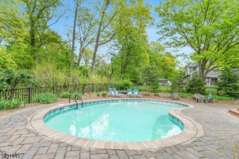 9 Ryerson Avenue Oakland NJ 07436