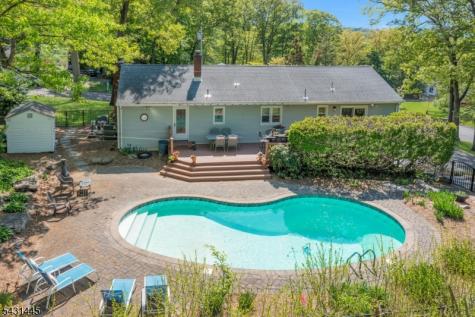 9 Ryerson Avenue Oakland NJ 07436