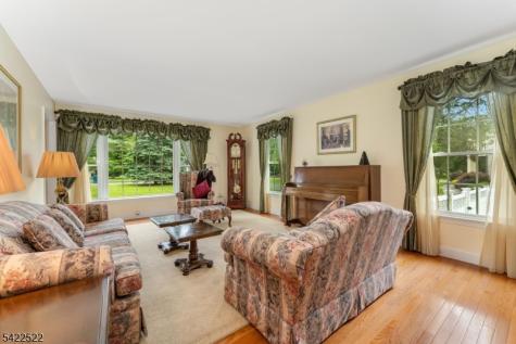 9 Westminster Drive Clinton NJ 08801