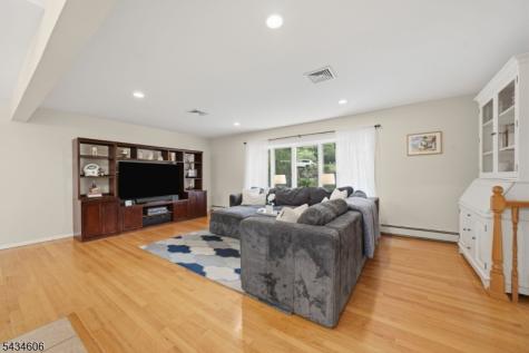 7 Kossuth Place Wayne NJ 07470