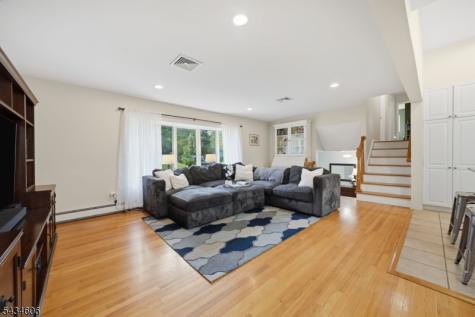 7 Kossuth Place Wayne NJ 07470