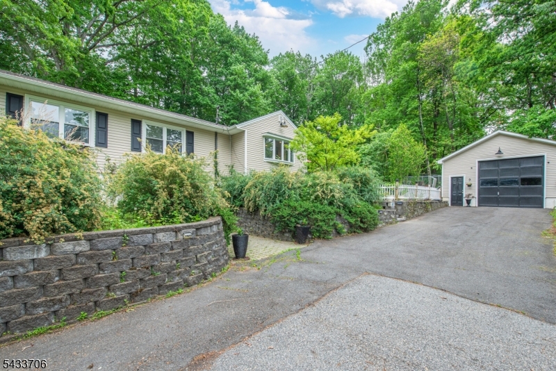 9 Albert Street West Milford NJ 07480