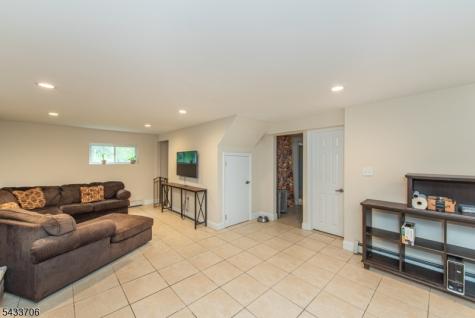 9 Albert Street West Milford NJ 07480