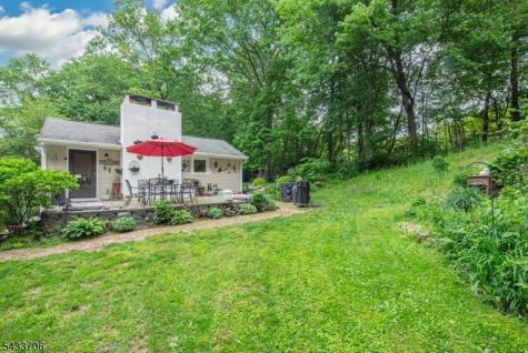 9 Albert Street West Milford NJ 07480