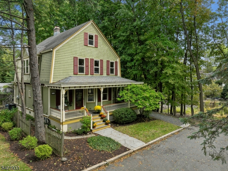 11 Valley Place Montclair NJ 07043