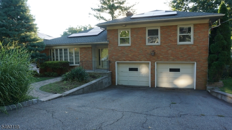 8 Mountain Way S West Orange NJ 07052
