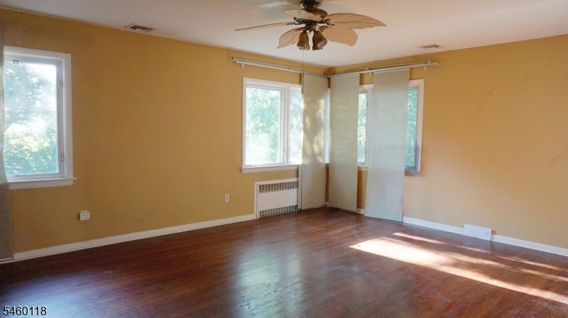 8 Mountain Way S West Orange NJ 07052