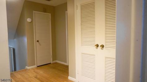 8 Mountain Way S West Orange NJ 07052